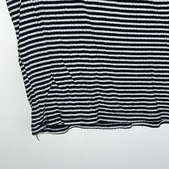 Black and White Striped Sleeveless Cropped Tank Top - Picture 5 of 5